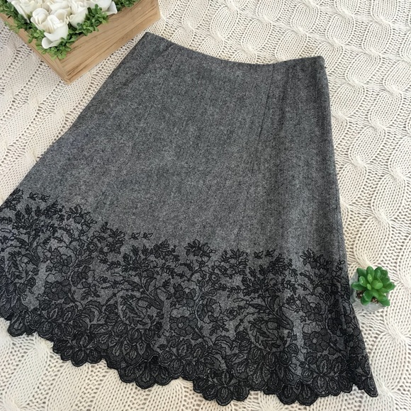 Ann Taylor Dresses & Skirts - {Ann Taylor} Lace Brocade Hem A-line Skirt Sz 8